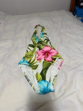 Christina Bust Enhancing Halter One-Piece Swimsuit Pink & Blue Floral Women’s 10